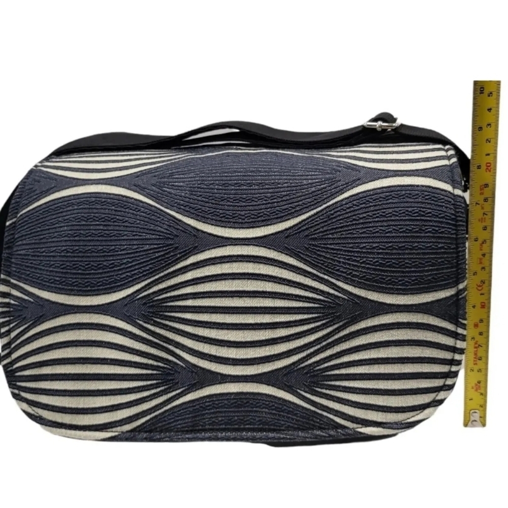 Capturing Couture Zip|Switch Camera Bag - Picture 6 of 11